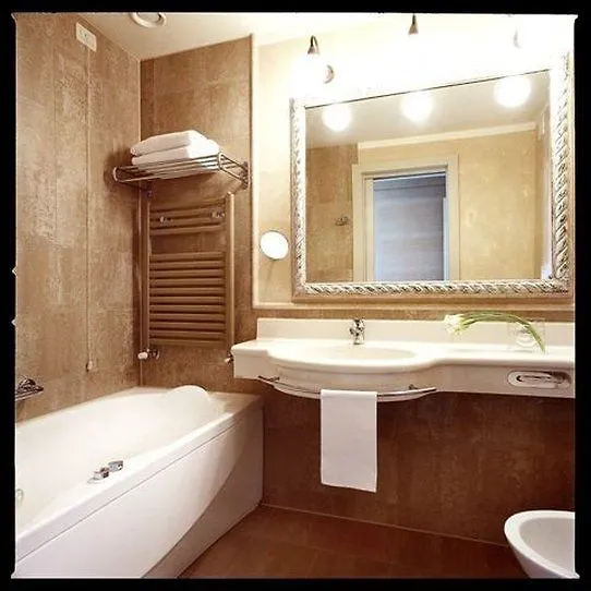 Cosmo Hotel Palace Cinisello Balsamo 4*,
